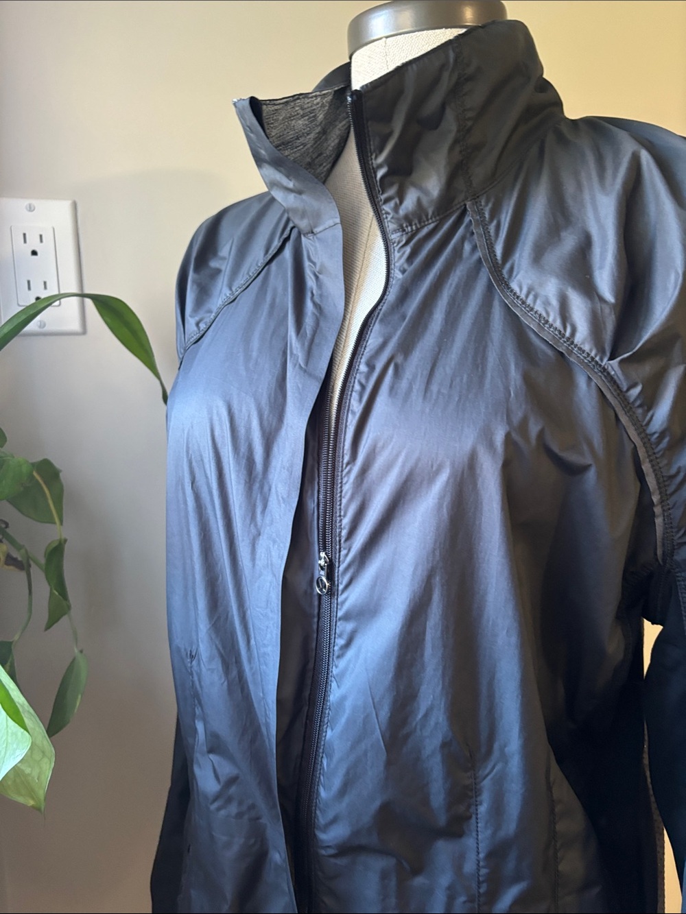 LULULEMON Run jacket - Picture 3 of 11